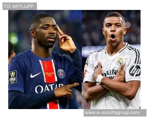 姆巴佩赛后与恩里克亲切交流并向前队友们表达一致意见