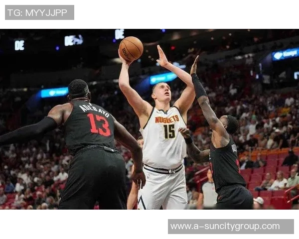 火箭奋力追赶约基奇掘金险胜比赛悬念迭起