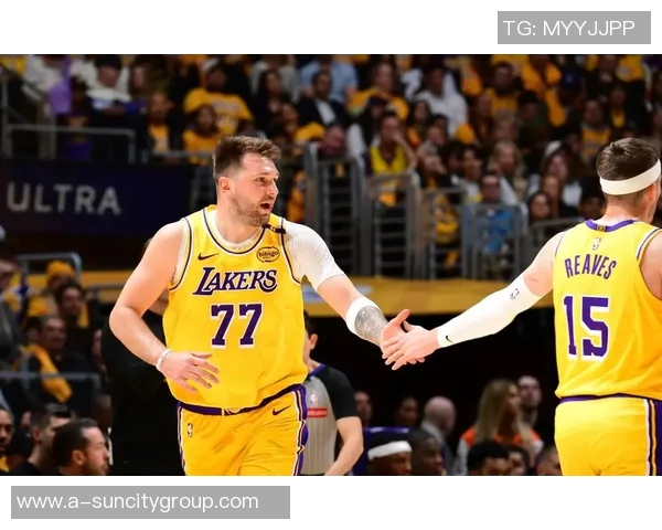 东契奇盛赞詹姆斯重振比赛风采其高效表现令人叹服无所不能