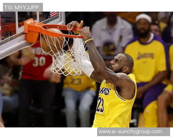 杰伦约翰逊37场赛季完成300篮板300助攻追平詹姆斯成就并列历史最快前锋